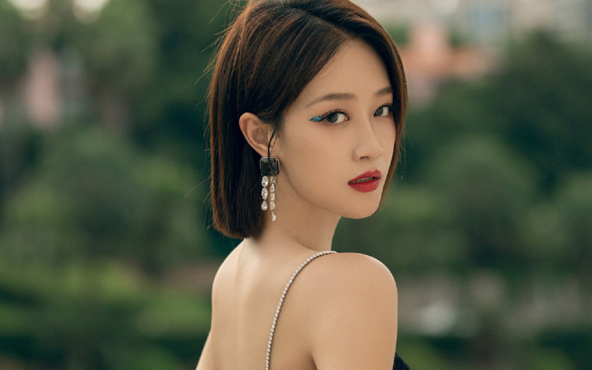 国际足球裁判引入虚拟裁判系统,确保每场比赛公平公正,国际级裁判足球