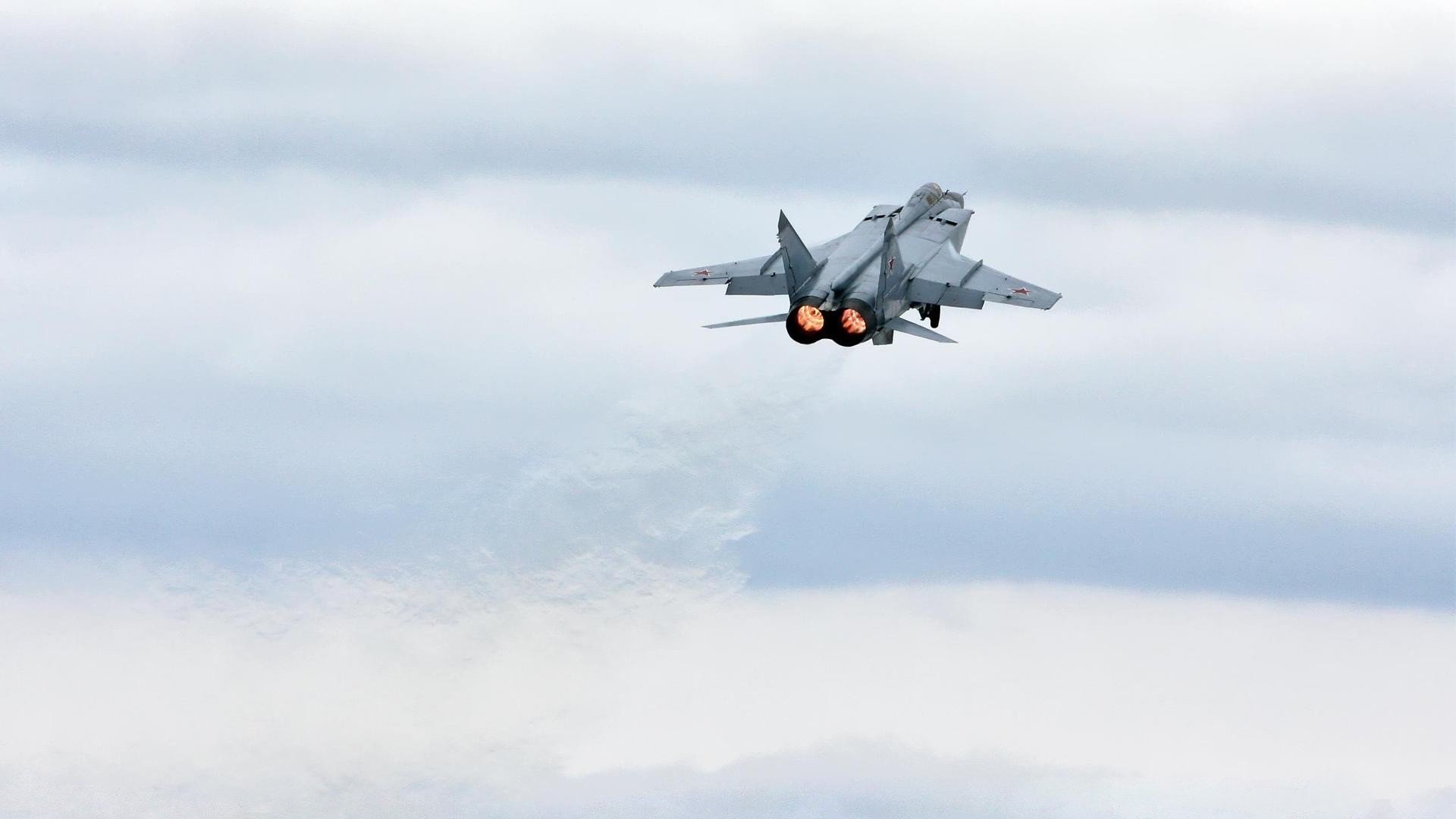 青训营设置专项体能强化课程提升身体素质，青训训练